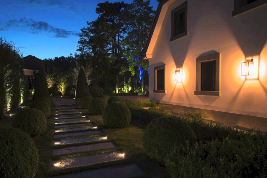 Illuminazione giardino esterna